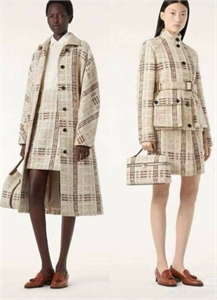 {{productViewItem.photos[photoViewList.activeNavIndex].Alt || productViewItem.photos[photoViewList.activeNavIndex].Description || 'Пальто LORO PIANA'}}