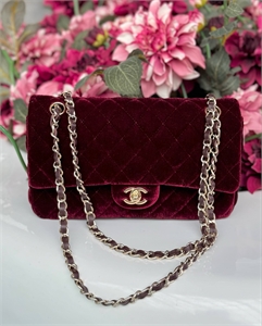 {{productViewItem.photos[photoViewList.activeNavIndex].Alt || productViewItem.photos[photoViewList.activeNavIndex].Description || 'Сумка CHANEL'}}