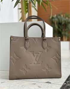 {{productViewItem.photos[photoViewList.activeNavIndex].Alt || productViewItem.photos[photoViewList.activeNavIndex].Description || 'Сумка LV'}}