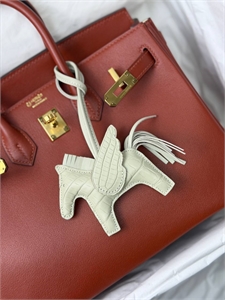 {{productViewItem.photos[photoViewList.activeNavIndex].Alt || productViewItem.photos[photoViewList.activeNavIndex].Description || 'Брелок HERMES'}}