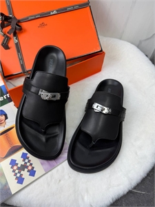 {{productViewItem.photos[photoViewList.activeNavIndex].Alt || productViewItem.photos[photoViewList.activeNavIndex].Description || 'Тапочки HERMES'}}