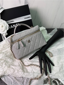 {{productViewItem.photos[photoViewList.activeNavIndex].Alt || productViewItem.photos[photoViewList.activeNavIndex].Description || 'Сумка CHANEL'}}