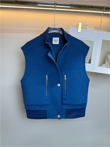 {{productViewItem.photos[photoViewList.activeNavIndex].Alt || productViewItem.photos[photoViewList.activeNavIndex].Description || 'Жилет HERMES'}}