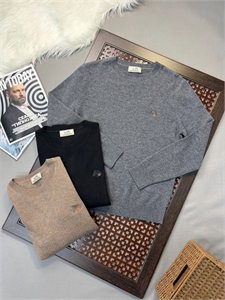 {{productViewItem.photos[photoViewList.activeNavIndex].Alt || productViewItem.photos[photoViewList.activeNavIndex].Description || 'Джемпер HERMES'}}