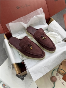 {{productViewItem.photos[photoViewList.activeNavIndex].Alt || productViewItem.photos[photoViewList.activeNavIndex].Description || 'Мюли LORO PIANA'}}