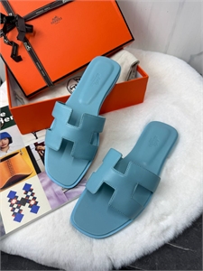 {{productViewItem.photos[photoViewList.activeNavIndex].Alt || productViewItem.photos[photoViewList.activeNavIndex].Description || 'Тапочки HERMES'}}