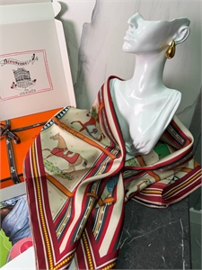 {{productViewItem.photos[photoViewList.activeNavIndex].Alt || productViewItem.photos[photoViewList.activeNavIndex].Description || 'Платок HERMES'}}