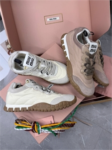 {{productViewItem.photos[photoViewList.activeNavIndex].Alt || productViewItem.photos[photoViewList.activeNavIndex].Description || 'Кроссовки MIU MIU'}}