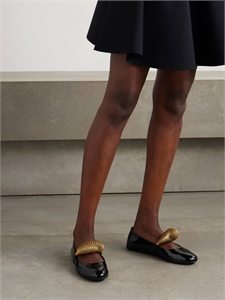 {{productViewItem.photos[photoViewList.activeNavIndex].Alt || productViewItem.photos[photoViewList.activeNavIndex].Description || 'Балетки ALAIA'}}