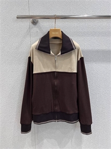 {{productViewItem.photos[photoViewList.activeNavIndex].Alt || productViewItem.photos[photoViewList.activeNavIndex].Description || 'Костюм MIU MIU'}}