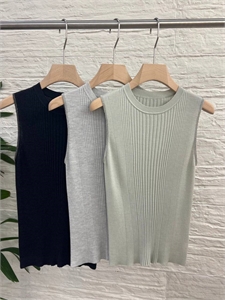 {{productViewItem.photos[photoViewList.activeNavIndex].Alt || productViewItem.photos[photoViewList.activeNavIndex].Description || 'Топ BRUNELLO CUCINELLI'}}