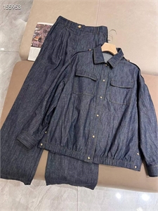 {{productViewItem.photos[photoViewList.activeNavIndex].Alt || productViewItem.photos[photoViewList.activeNavIndex].Description || 'Костюм BRUNELLO CUCINELLI'}}