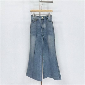 {{productViewItem.photos[photoViewList.activeNavIndex].Alt || productViewItem.photos[photoViewList.activeNavIndex].Description || 'Джинсы ZIMMERMANN'}}