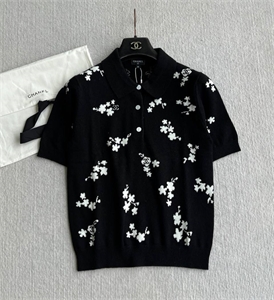 {{productViewItem.photos[photoViewList.activeNavIndex].Alt || productViewItem.photos[photoViewList.activeNavIndex].Description || 'Кофта CHANEL'}}