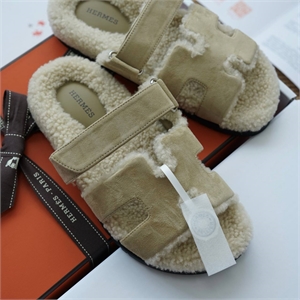 {{productViewItem.photos[photoViewList.activeNavIndex].Alt || productViewItem.photos[photoViewList.activeNavIndex].Description || 'Тапочки HERMES'}}