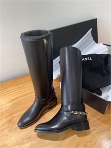 {{productViewItem.photos[photoViewList.activeNavIndex].Alt || productViewItem.photos[photoViewList.activeNavIndex].Description || 'Сапоги CHANEL'}}