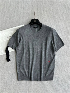 {{productViewItem.photos[photoViewList.activeNavIndex].Alt || productViewItem.photos[photoViewList.activeNavIndex].Description || 'Кофта CHANEL'}}