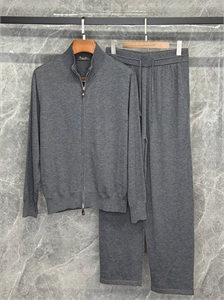 {{productViewItem.photos[photoViewList.activeNavIndex].Alt || productViewItem.photos[photoViewList.activeNavIndex].Description || 'Прогулочный костюм LP'}}