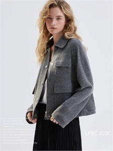 {{productViewItem.photos[photoViewList.activeNavIndex].Alt || productViewItem.photos[photoViewList.activeNavIndex].Description || 'Куртка LORO PIANA'}}