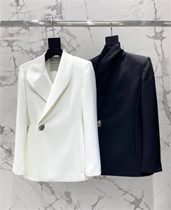 {{productViewItem.photos[photoViewList.activeNavIndex].Alt || productViewItem.photos[photoViewList.activeNavIndex].Description || 'Пиджак ES'}}