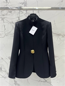 {{productViewItem.photos[photoViewList.activeNavIndex].Alt || productViewItem.photos[photoViewList.activeNavIndex].Description || 'Пиджак BALMAIN'}}