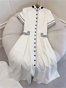 {{productViewItem.photos[photoViewList.activeNavIndex].Alt || productViewItem.photos[photoViewList.activeNavIndex].Description || 'Платье DIOR'}}