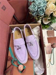 {{productViewItem.photos[photoViewList.activeNavIndex].Alt || productViewItem.photos[photoViewList.activeNavIndex].Description || 'Лоферы LORO PIANA'}}