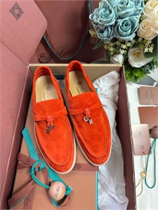 {{productViewItem.photos[photoViewList.activeNavIndex].Alt || productViewItem.photos[photoViewList.activeNavIndex].Description || 'Лоферы LORO PIANA'}}