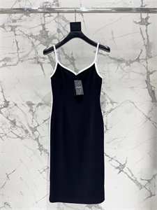 {{productViewItem.photos[photoViewList.activeNavIndex].Alt || productViewItem.photos[photoViewList.activeNavIndex].Description || 'Платье YSL'}}