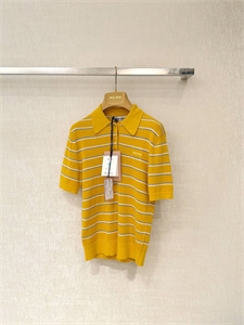 {{productViewItem.photos[photoViewList.activeNavIndex].Alt || productViewItem.photos[photoViewList.activeNavIndex].Description || 'Кофта MIU MIU'}}