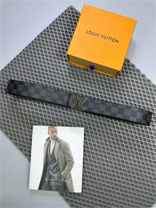 {{productViewItem.photos[photoViewList.activeNavIndex].Alt || productViewItem.photos[photoViewList.activeNavIndex].Description || 'Ремень LV'}}