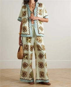 {{productViewItem.photos[photoViewList.activeNavIndex].Alt || productViewItem.photos[photoViewList.activeNavIndex].Description || 'Костюм ALEMAIS'}}