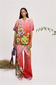 {{productViewItem.photos[photoViewList.activeNavIndex].Alt || productViewItem.photos[photoViewList.activeNavIndex].Description || 'Костюм ALEMAIS'}}