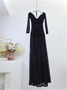 {{productViewItem.photos[photoViewList.activeNavIndex].Alt || productViewItem.photos[photoViewList.activeNavIndex].Description || 'Платье ZIMMERMANN'}}