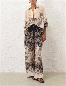 {{productViewItem.photos[photoViewList.activeNavIndex].Alt || productViewItem.photos[photoViewList.activeNavIndex].Description || 'Костюм ZIMMERMANN'}}