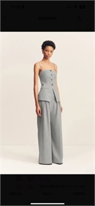 {{productViewItem.photos[photoViewList.activeNavIndex].Alt || productViewItem.photos[photoViewList.activeNavIndex].Description || 'Костюм'}}