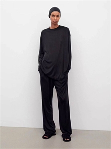 {{productViewItem.photos[photoViewList.activeNavIndex].Alt || productViewItem.photos[photoViewList.activeNavIndex].Description || 'Костюм THE ROW'}}