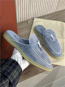 {{productViewItem.photos[photoViewList.activeNavIndex].Alt || productViewItem.photos[photoViewList.activeNavIndex].Description || 'Мюли LORO PIANA'}}