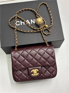 {{productViewItem.photos[photoViewList.activeNavIndex].Alt || productViewItem.photos[photoViewList.activeNavIndex].Description || 'Сумка CHANEL'}}