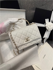 {{productViewItem.photos[photoViewList.activeNavIndex].Alt || productViewItem.photos[photoViewList.activeNavIndex].Description || 'Сумка CHANEL'}}