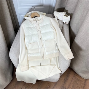 {{productViewItem.photos[photoViewList.activeNavIndex].Alt || productViewItem.photos[photoViewList.activeNavIndex].Description || 'Костюм LORO PIANA'}}