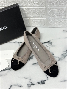 {{productViewItem.photos[photoViewList.activeNavIndex].Alt || productViewItem.photos[photoViewList.activeNavIndex].Description || 'Балетки CHANEL'}}