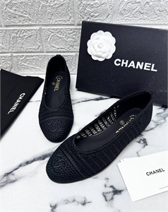 {{productViewItem.photos[photoViewList.activeNavIndex].Alt || productViewItem.photos[photoViewList.activeNavIndex].Description || 'Балетки CHANEL'}}