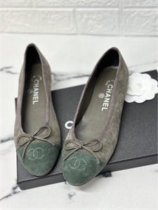 {{productViewItem.photos[photoViewList.activeNavIndex].Alt || productViewItem.photos[photoViewList.activeNavIndex].Description || 'Балетки CHANEL'}}