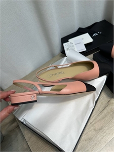 {{productViewItem.photos[photoViewList.activeNavIndex].Alt || productViewItem.photos[photoViewList.activeNavIndex].Description || 'Туфли CHANEL'}}