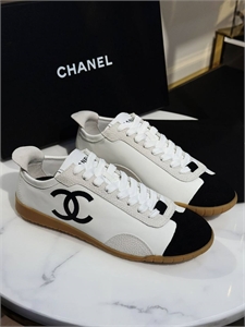 {{productViewItem.photos[photoViewList.activeNavIndex].Alt || productViewItem.photos[photoViewList.activeNavIndex].Description || 'Кроссовки CHANEL'}}