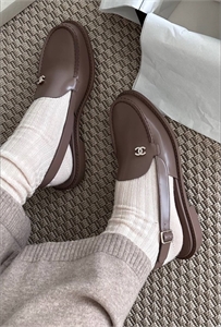 {{productViewItem.photos[photoViewList.activeNavIndex].Alt || productViewItem.photos[photoViewList.activeNavIndex].Description || 'Лоферы CHANEL'}}