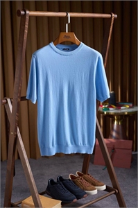 {{productViewItem.photos[photoViewList.activeNavIndex].Alt || productViewItem.photos[photoViewList.activeNavIndex].Description || 'Поло KITON'}}