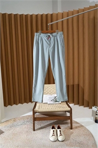 {{productViewItem.photos[photoViewList.activeNavIndex].Alt || productViewItem.photos[photoViewList.activeNavIndex].Description || 'Брюки KITON'}}