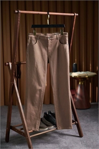 {{productViewItem.photos[photoViewList.activeNavIndex].Alt || productViewItem.photos[photoViewList.activeNavIndex].Description || 'Джинсы BC'}}